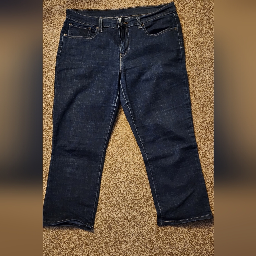 EUC Women's Levi Capri